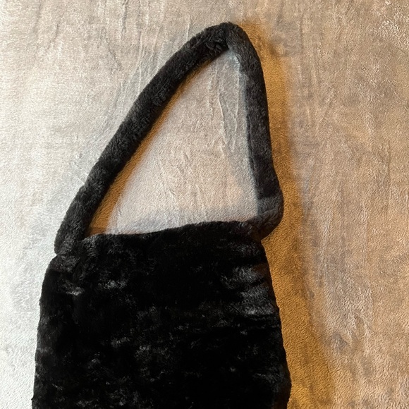 Yin Yang Faux Fur Shoulder Bag - Picture 2 of 7